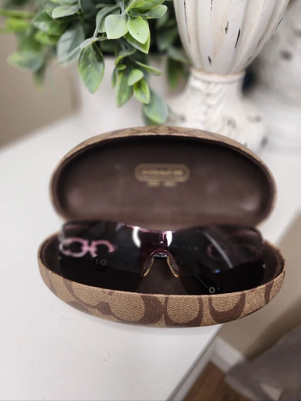 Coach Women's Black Gradient Sunglasses with Signature Case HC 7018 NOELLE